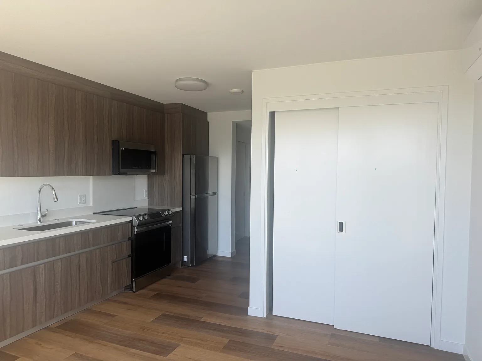 Studio, 324 sqft, $2,500 — Photo 1