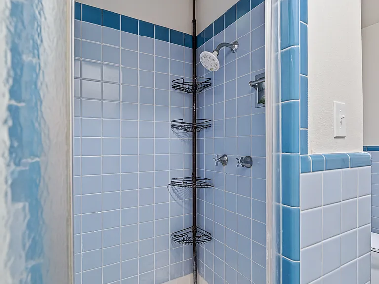 417 W Gramercy Pl #2 — Photo 10