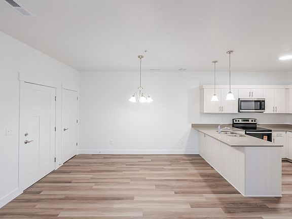 5th image of 709 W 4500 S #N102