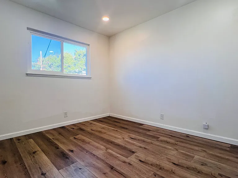 674 Lincoln St #4 — Photo 15