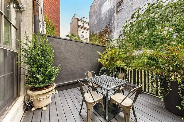 Sold by Sotheby's International Realty | media 11