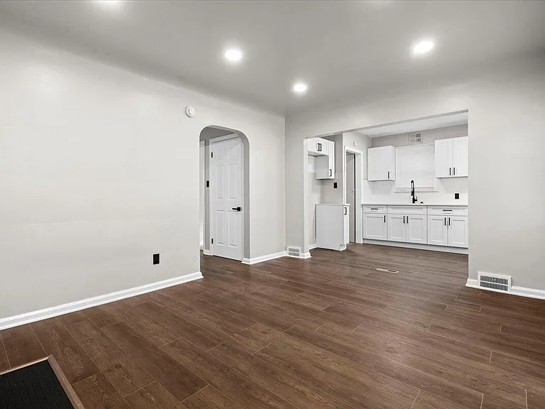 10042 Grayton St — Photo 4