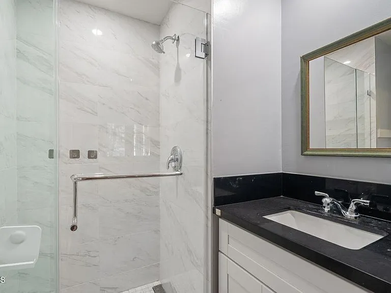 31 S Parkwood Ave — Photo 8