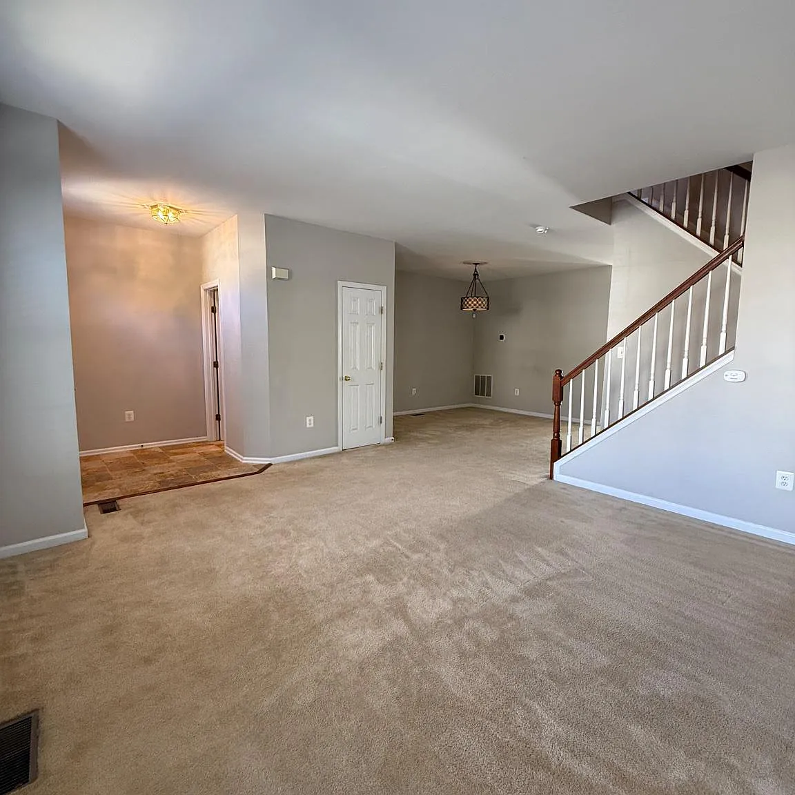 4 bed, 3.5 bath, 2106 sqft, $2,800 — Photo 2