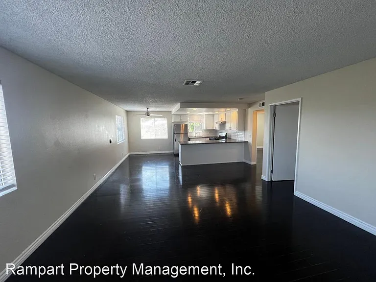 981 Everett St #5 — Photo 8