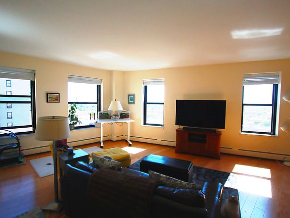 4th image of 2100 N Lincoln Park W APT 10FN