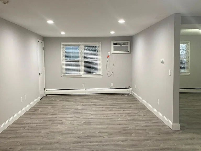 Evergreen Manor — Photo 31