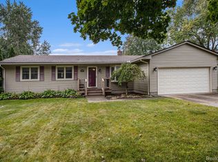 9916 Mevis Dr, Brighton, MI