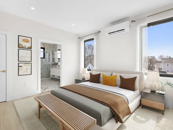 4525 Bergenwood Avenue image 5 of 9