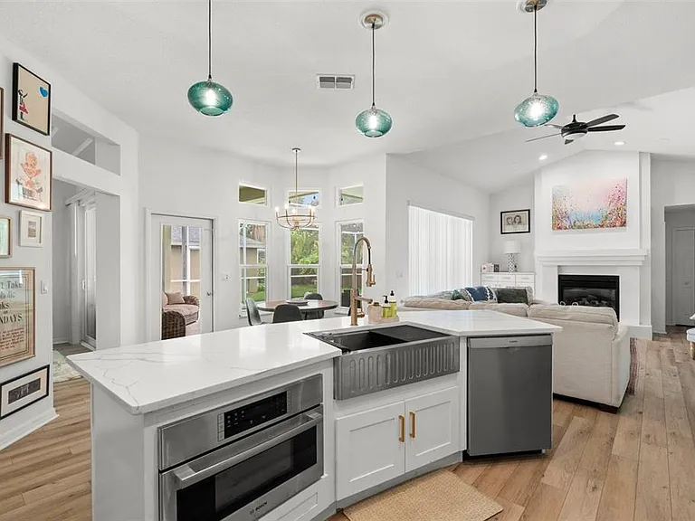 10516 Rochester Way — Photo 13