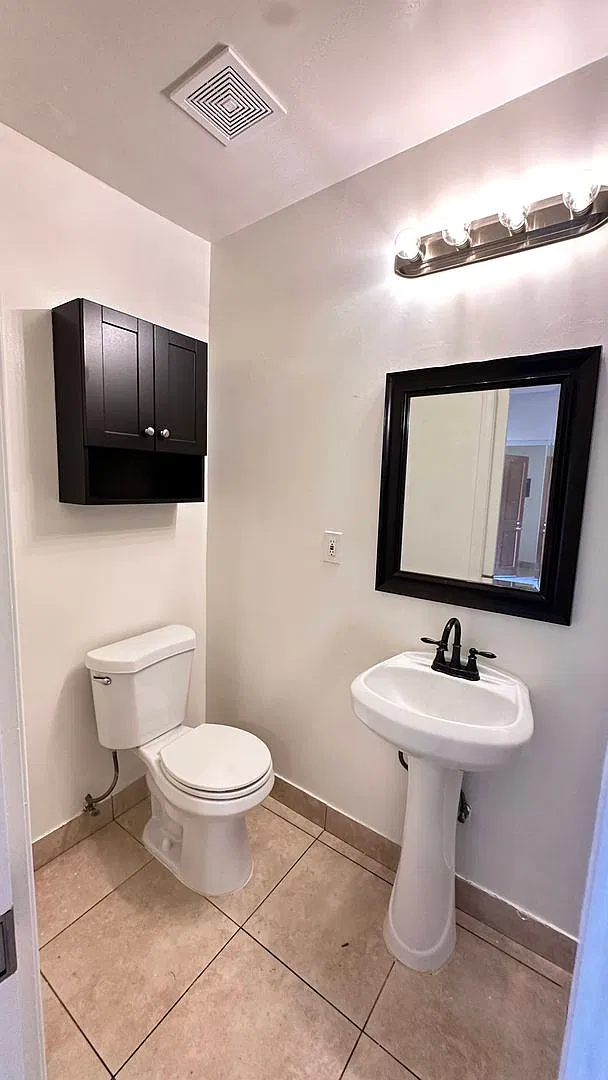 222407A — Photo 2