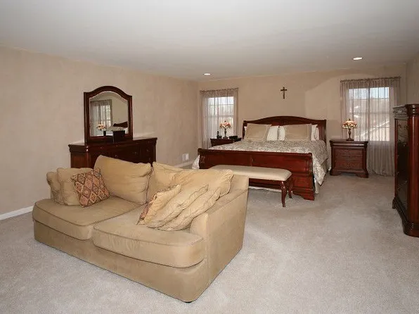 4 Swallow Tail Ct, Jackson, NJ 08527
