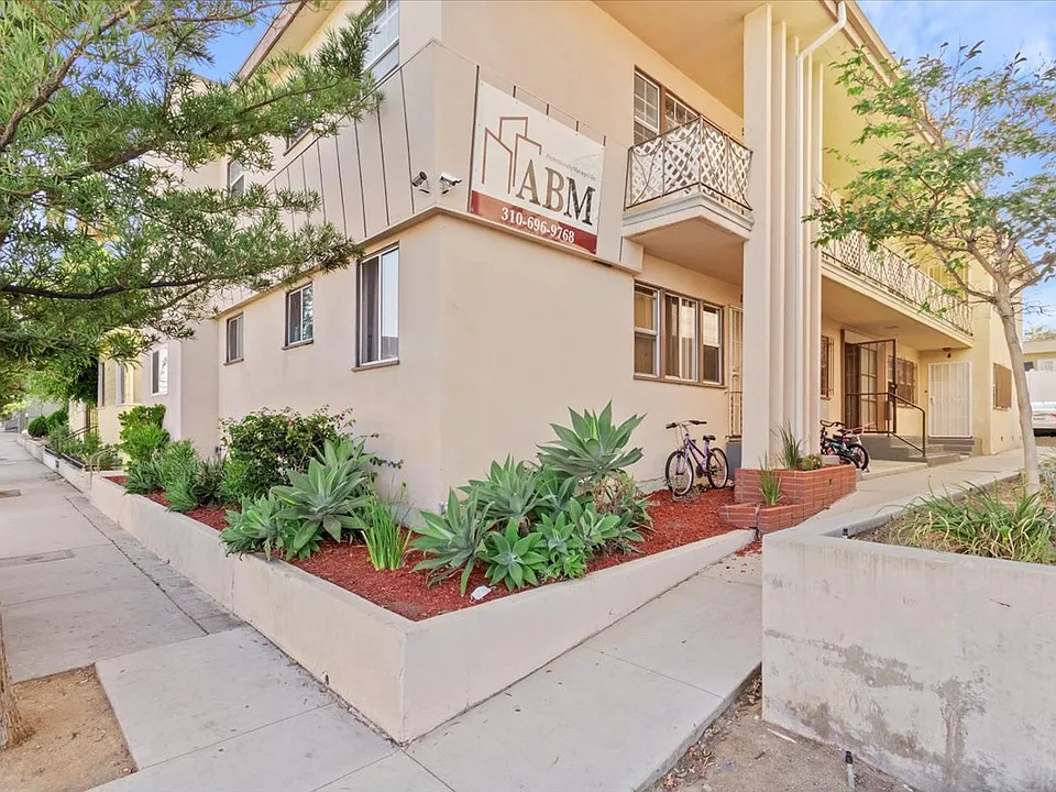 1725 S Robertson Blvd #8