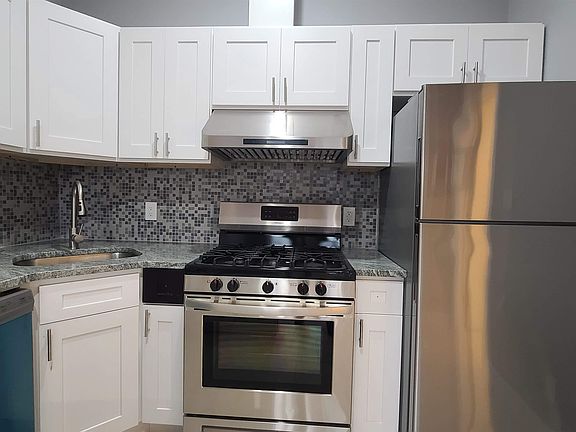 5th image of 100 Griffith St #3L