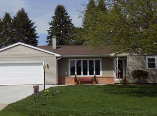 2734 Saratoga Dr, Waterloo, IA 50702