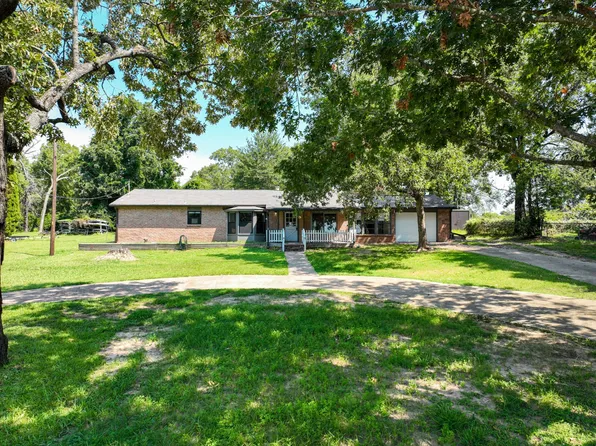 210 Lake Front Dr, Mabank, TX 75156