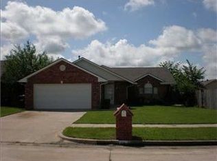 104 Saint Thomas Ave, Moore, OK 73160