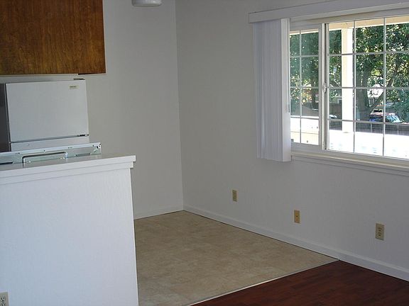 3rd image of 18115 Comstock Ave APT C