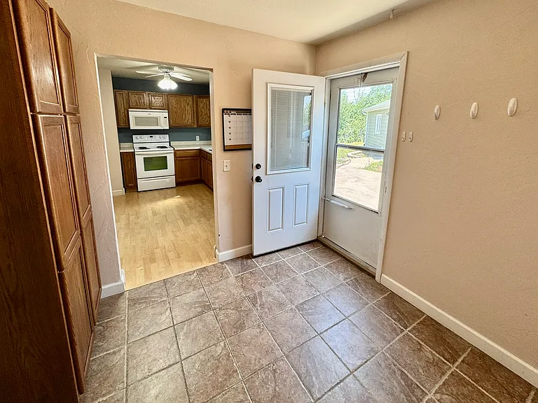 138 E Montana St — Photo 16