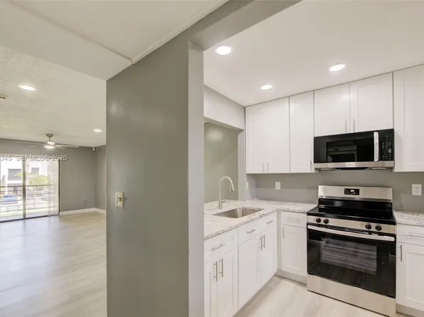 851 NE 209th Ter, Miami, FL