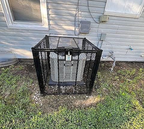 AC Unit 3 yrs old, locked