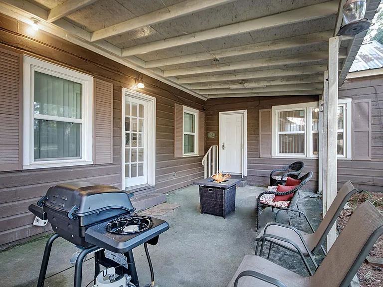 1124 Martingale Rd — Photo 12