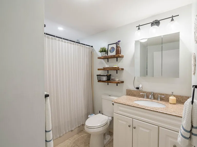 35 Putnam St — Photo 17