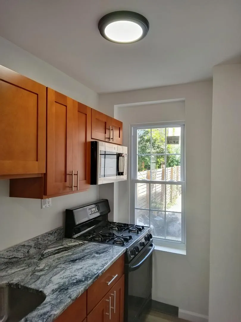 1114 Green St - 1F — Photo 1