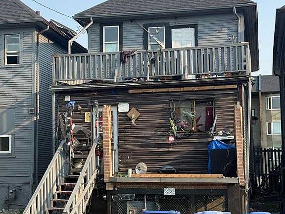 3rd image of 1621 12th Ave SW