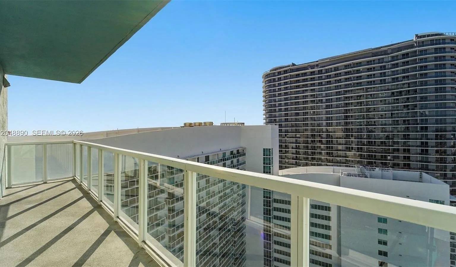 1 bed, 1.5 bath, 830 sqft, $3,000 — Photo 2