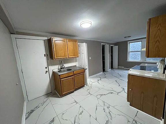 4th image of 426 River St #3E