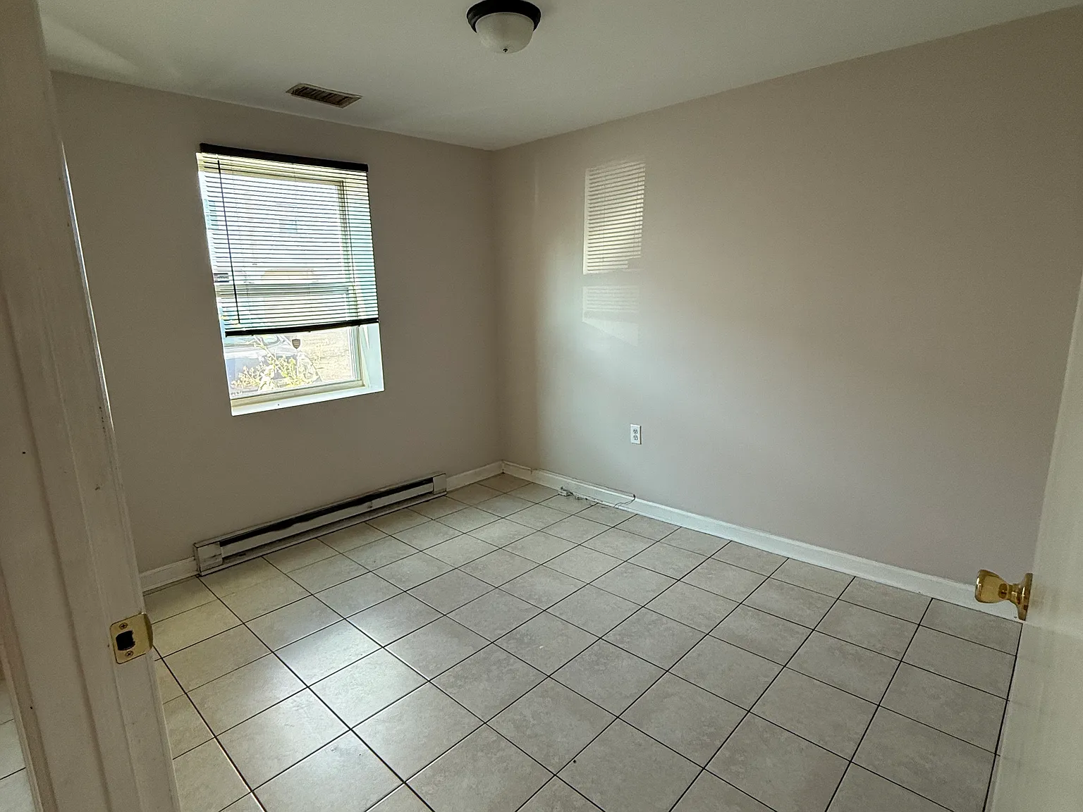 4 bed, $2,000 — Photo 3
