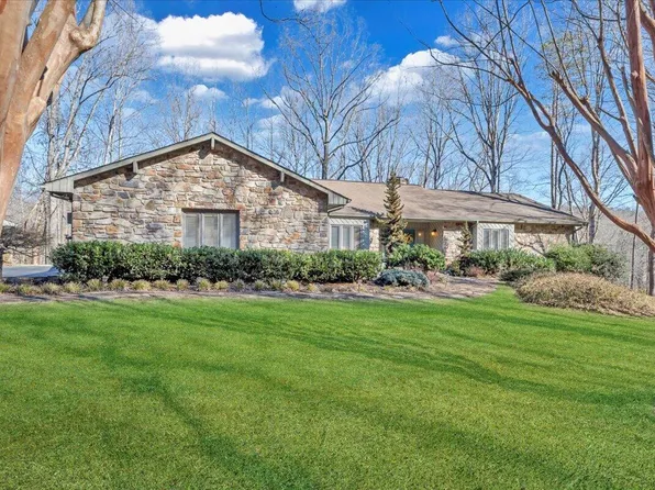 4921 Hunting Hills Dr, Roanoke, VA 24018