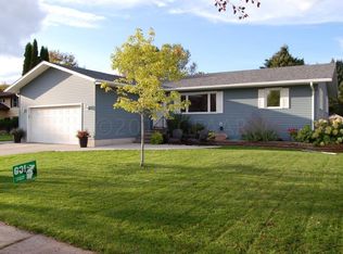 318 Circle Hills Dr, Grand Forks, ND 58201