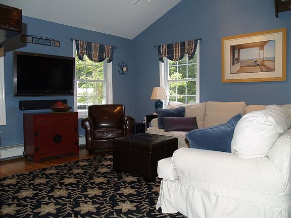 3rd image of 52 Townsend Dr