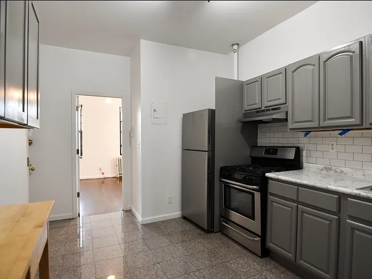 955 Grand St #3R — Photo 2