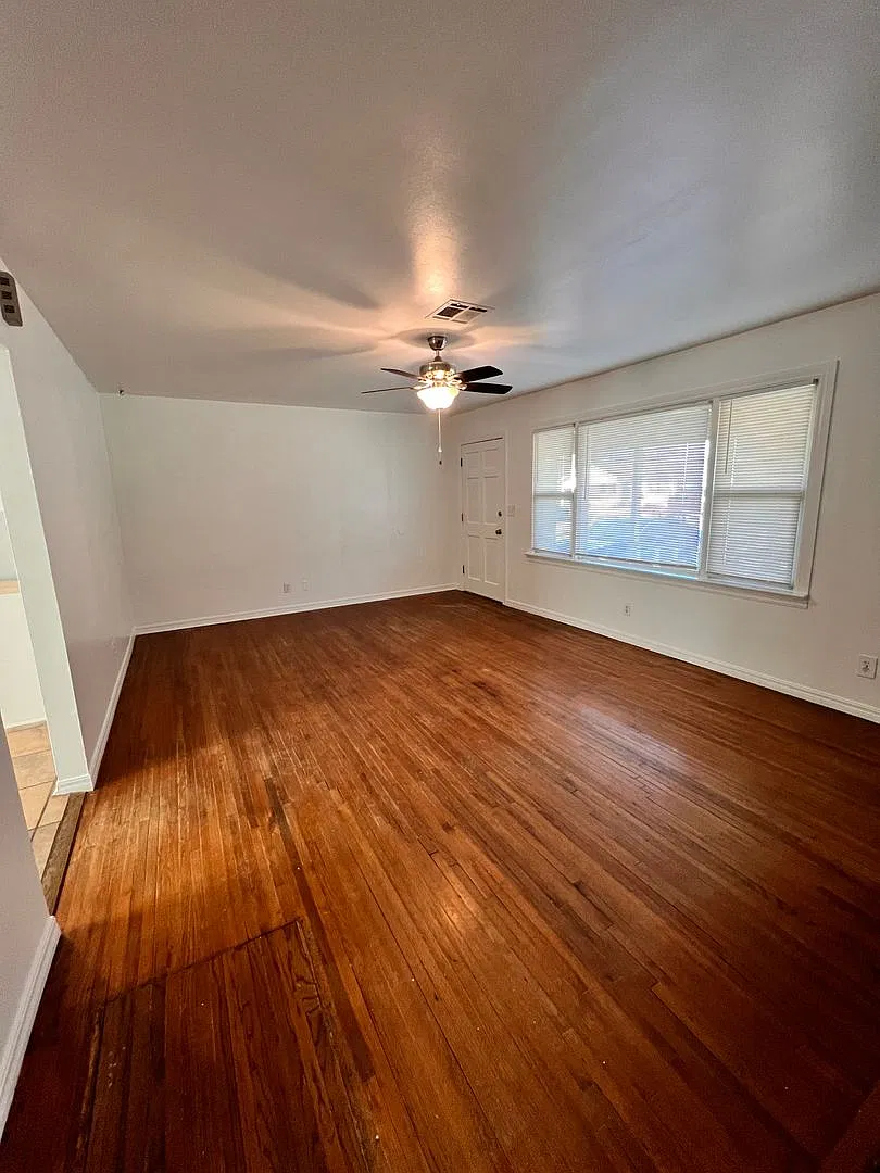 334 E 46th Street House — Photo 3