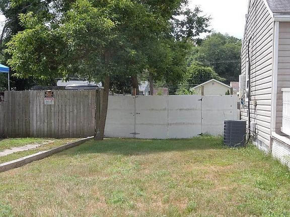 2nd image of 511 Willow Blvd