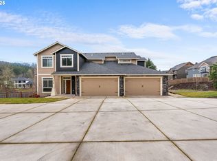 3702-3704 Country Club Dr S, Salem, OR 97302