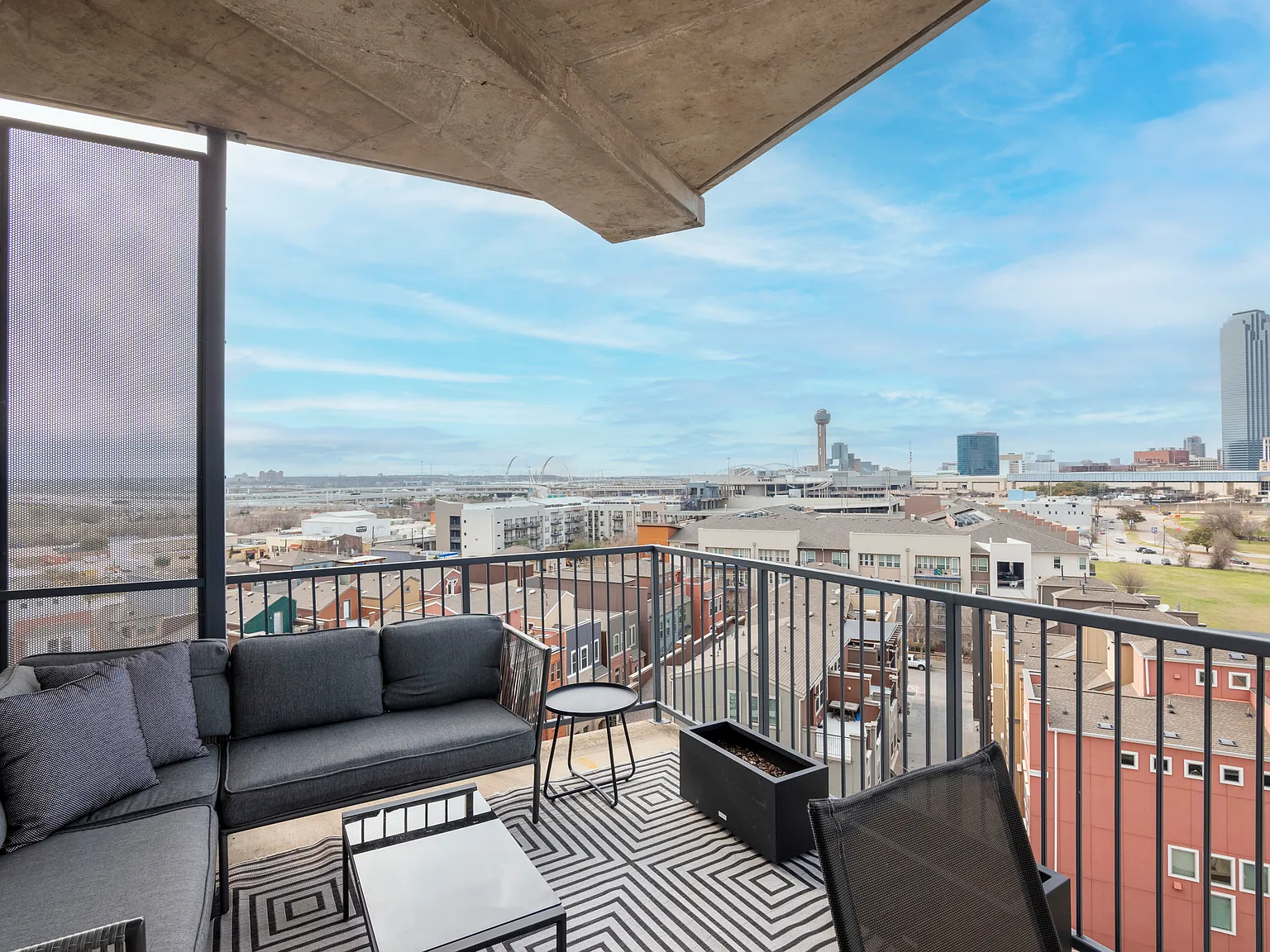 2 bed, 1155 sqft, $2,700 — Photo 2