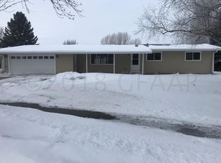 4316 Cottonwood St, Grand Forks, ND 58201