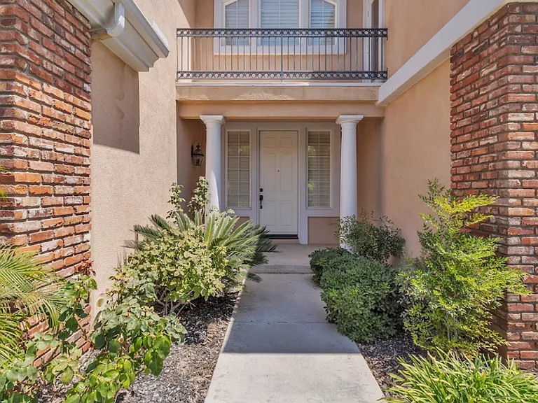 10 Clearwater Cv — Photo 2