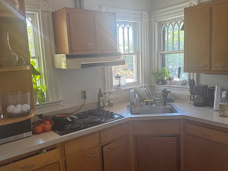587 University Ave #1 — Photo 7