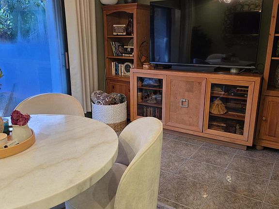 5th image of 9809 RIVERSIDE Drive #51-5