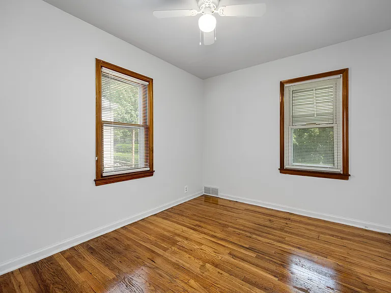 15630 Sprenger Ave — Photo 2