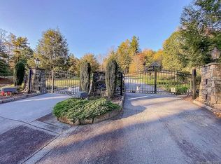 215 Crossvine Trl, Laurel Park, NC 28739
