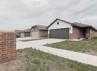 918 Tarry Town Dr, Chickasha, OK 73018