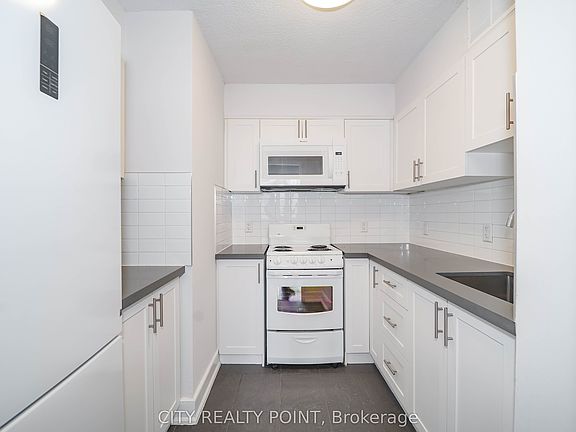 5th image of 33 Isabella St #1012