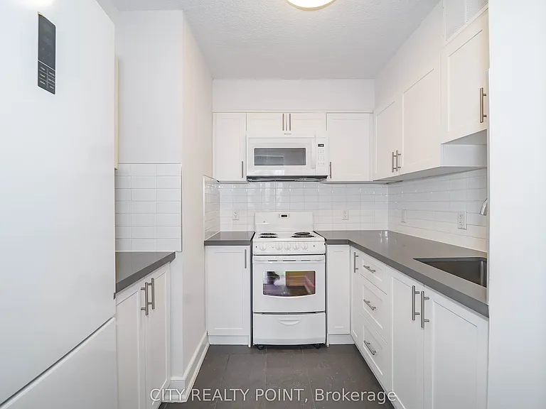 33 Isabella St #1012 — Photo 5