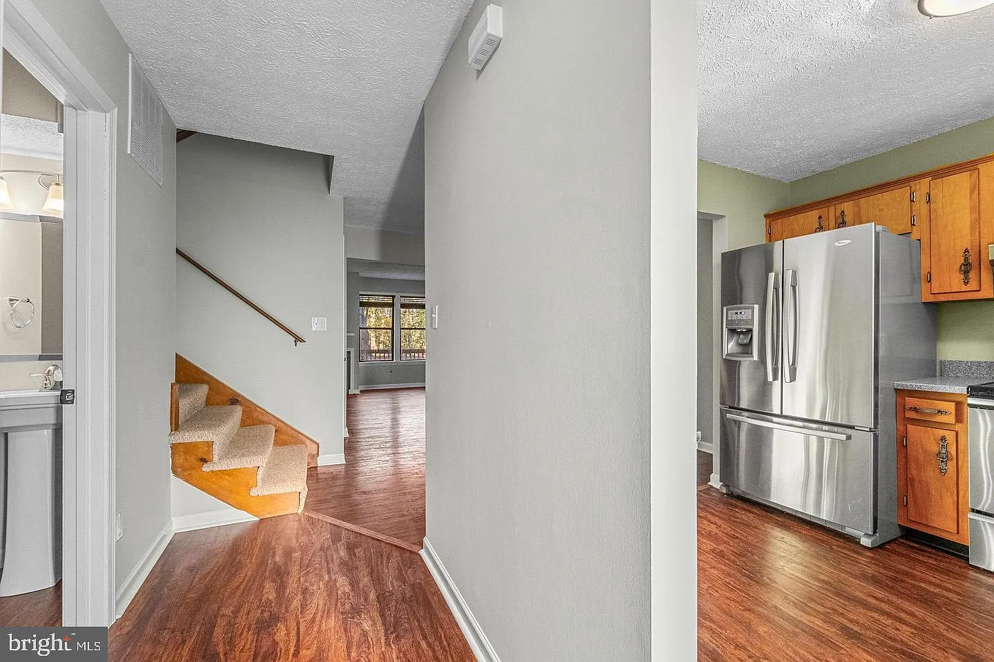 3 bed, 2.5 bath, 1300 sqft, $2,200 — Photo 3